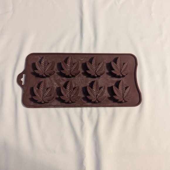 NWT "Head Chef" Apron White with Green Graphics and Silicone Candy/Ice Mold - Picture 13 of 13